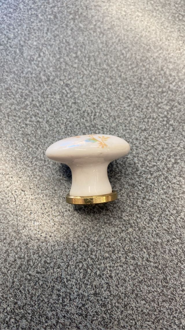 Pomelli in porcellana con fiori