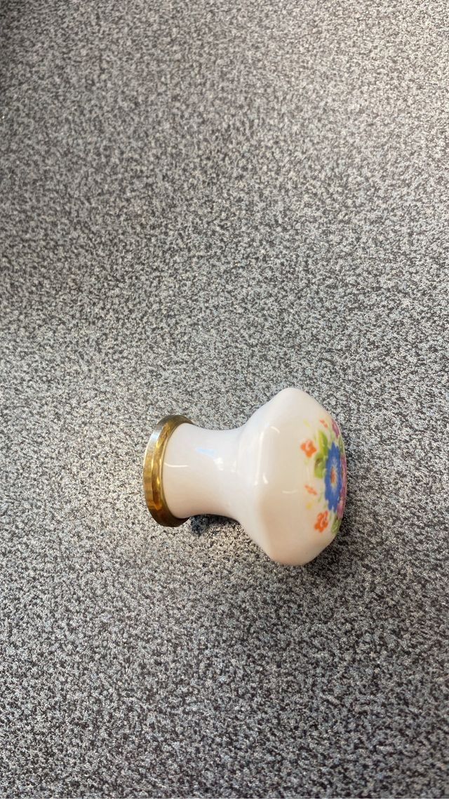 Pomelli in porcellana con fiori