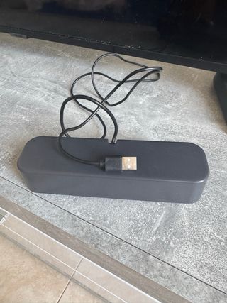 Barra de sonido negra y gris