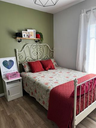 Cama de metal Ikea