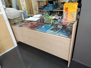 Mostrador Vitrina Beige y Transparente