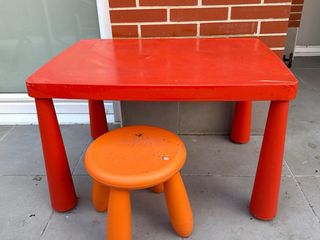 Mesa y silla de juegos para niños