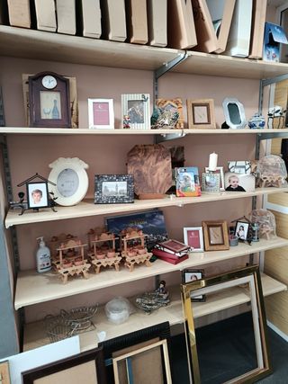 Estanterías para negocio madera y metal