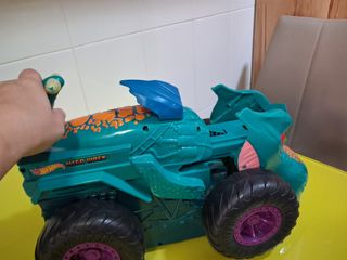Hot Wheels Mega Wrex Dinosaurio