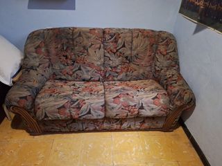 Se regala Sofá Cama Tapizado Floral