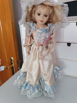 Muñeca de porcelana vintage