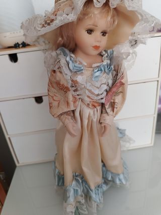 Muñeca de porcelana vintage