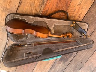 Violín 3/4 con funda y arco, almohadilla.