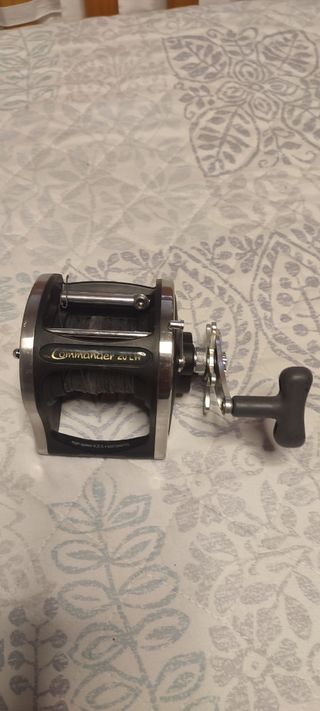 Carrete Pesca Penn Commander 20 LW