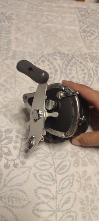 Carrete Pesca Penn Commander 20 LW