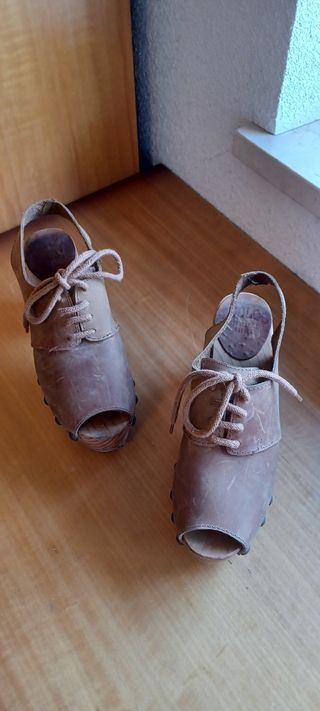 Zuecos de Madera con Plataforma para Mujer