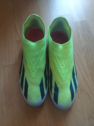 Botas de fútbol para césped artificial 
