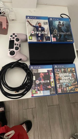 PS4 (PlayStation 4) + 4 Juegos