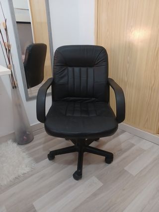 Silla de oficina negra