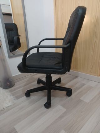 Silla de oficina negra