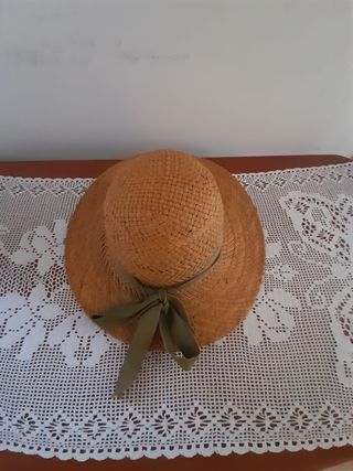 Cappello estivo in paglia con fiocco