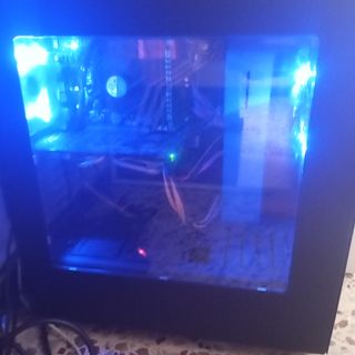 PC Gaming con luces LED azules