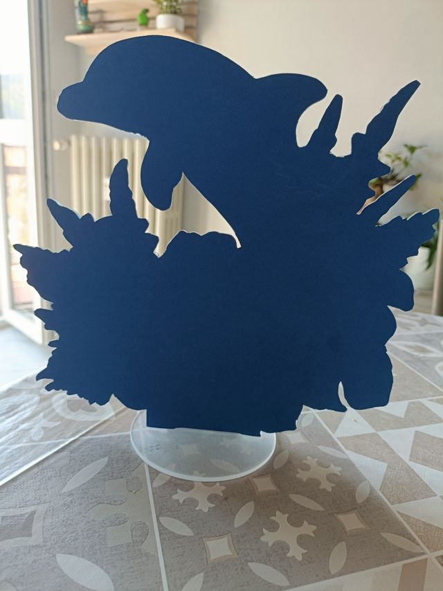 Decorazione delfino con fiori