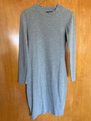Vestido de punto gris ajustado