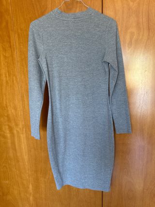 Vestido de punto gris ajustado