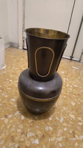 Portaombrelli in metallo con dettagli oro