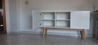 Armario pequeño blanco y madera