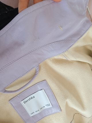 Chaqueta Bershka efecto piel morada