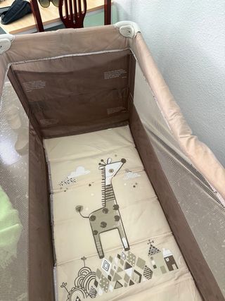 Cuna de viaje con colchón y protector