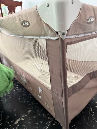 Cuna de viaje con colchón y protector