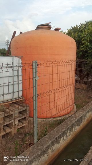Serbatoio in fibra di vetro arancione