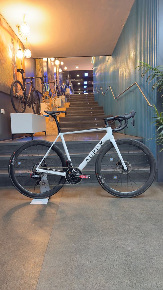 Bicicleta Aurum Essentia Sram FORCE ZIPP 303s T54