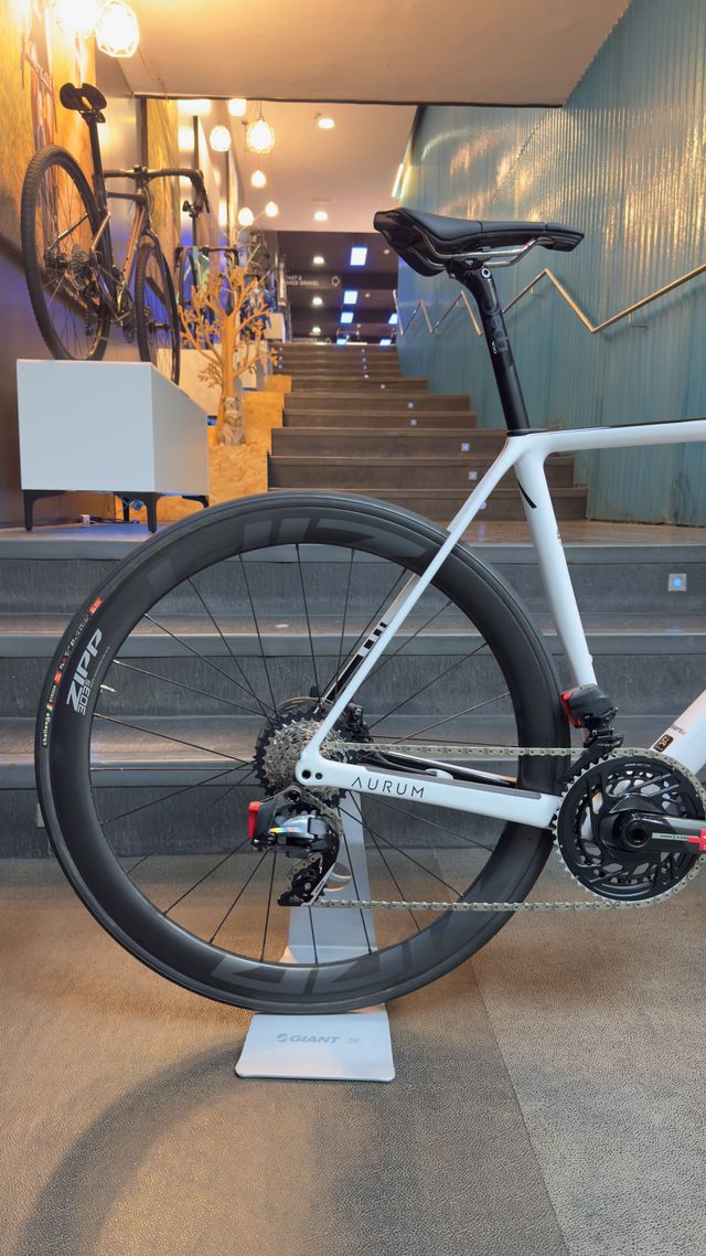 Bicicleta Aurum Essentia Sram FORCE ZIPP 303s T54