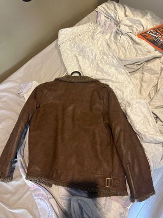 Chaqueta de cuero marrón