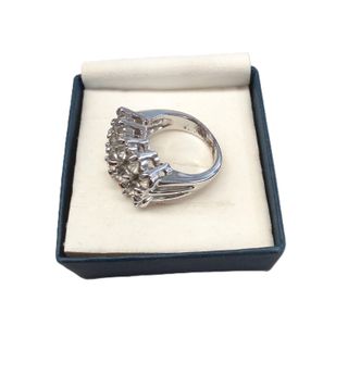 Anello con tre file di strass