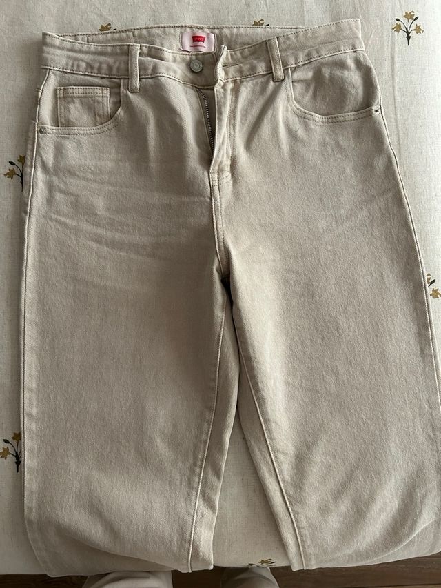 Levi's Beige Vaqueros