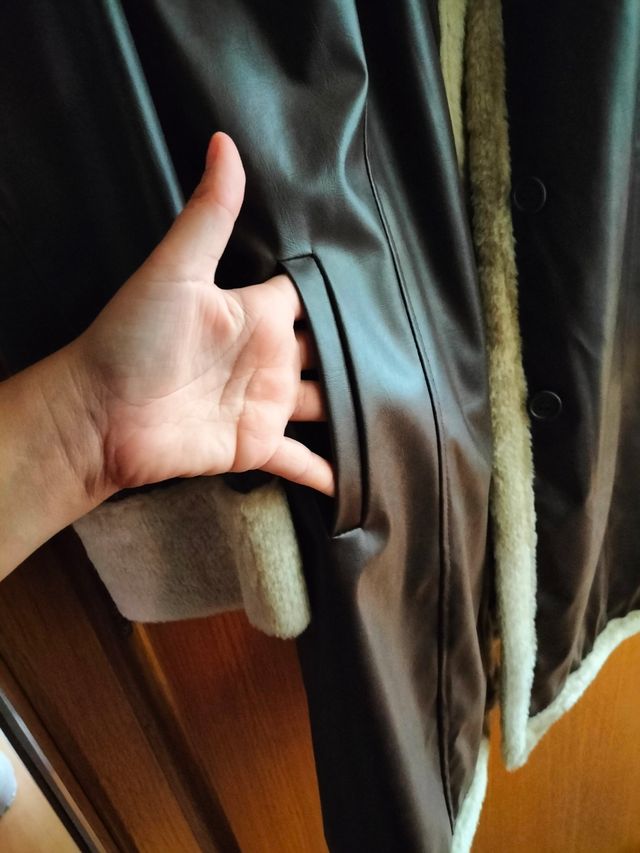 Abrigo marrón y beige