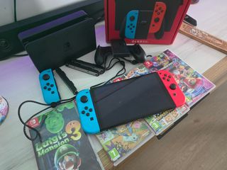 Nintendo Switch OLED 
