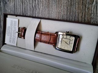 Reloj de pulsera con correa de cuero