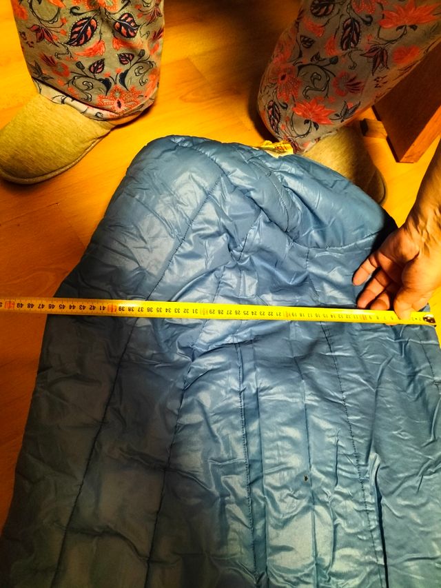 Saco de dormir azul y rojo