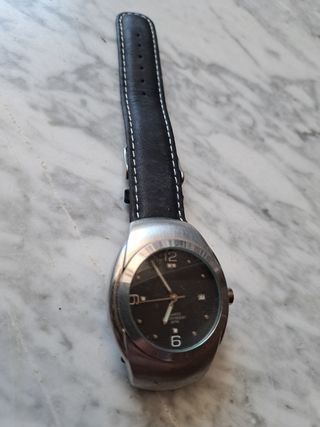 Reloj de pulsera con correa de cuero