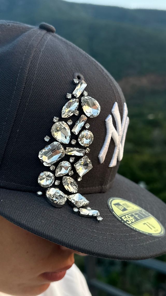 Cappello New Era Personalizzato con Strass di seconda mano per 40