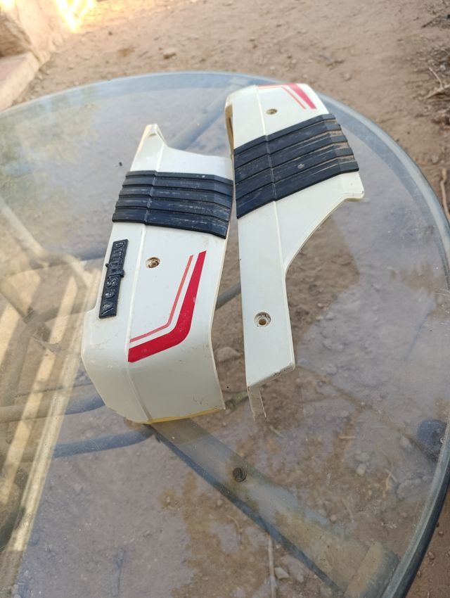 Chapas Laterales Vespino AL Blancas