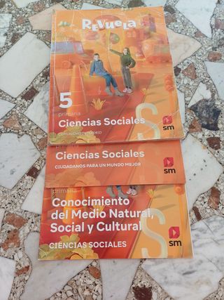 Ciencias Sociales. 5 Primaria. Revuela. Comunid...