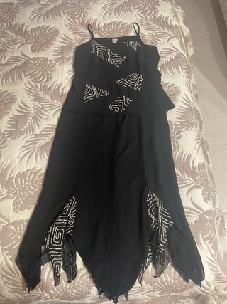 Conjunto de fiesta negro con estampado
