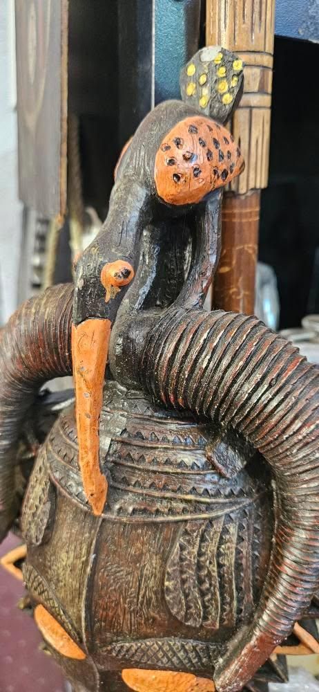 Máscara africana de resina