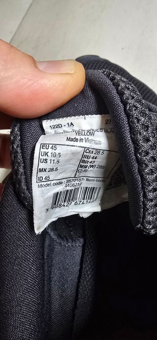 Scarpe da ginnastica nere e arancioni