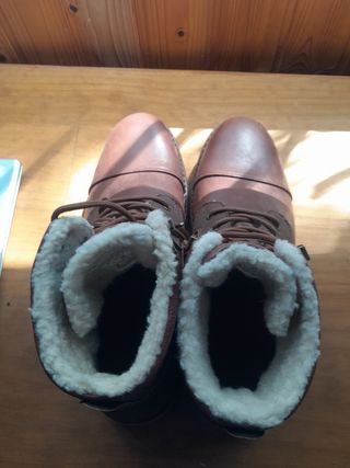 Botas de cuero marrones con forro