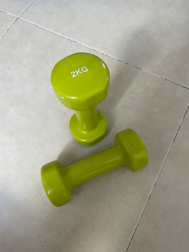 Esterilla, Pesas 2kg, Rueda Abdominal y Comba