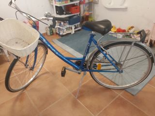 Bicicleta de paseo azul