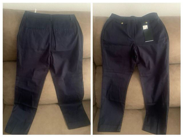 Top asimétrico M.Dutti y pantalón chino Cortefiel